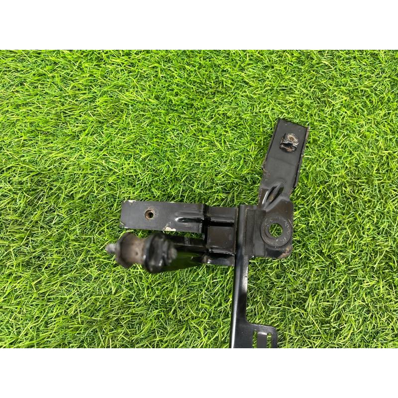 Кронштейн дополнительного насоса ОЖ (кронштейны двигателя) Volkswagen Touareg NF 2013 3.0 TDI CRCA 7P0819545B