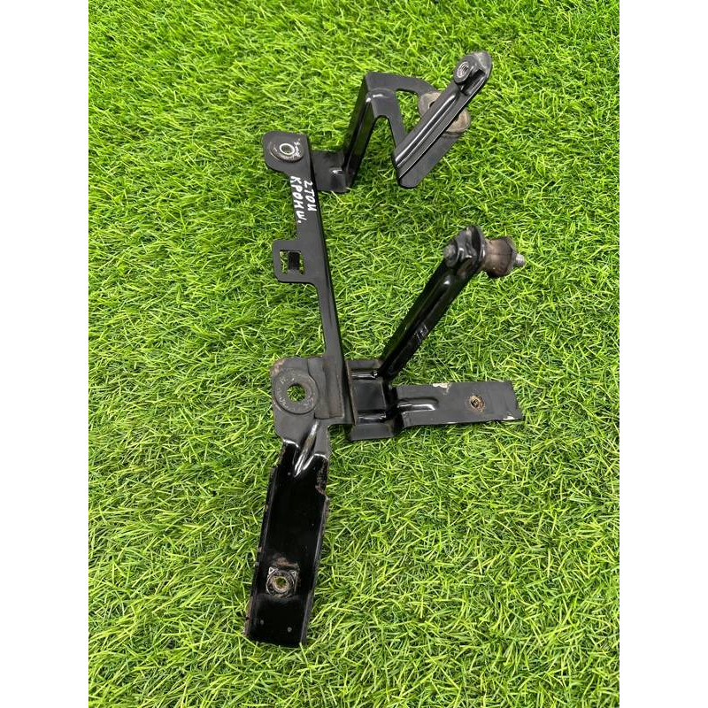 Кронштейн дополнительного насоса ОЖ (кронштейны двигателя) Volkswagen Touareg NF 2013 3.0 TDI CRCA 7P0819545B