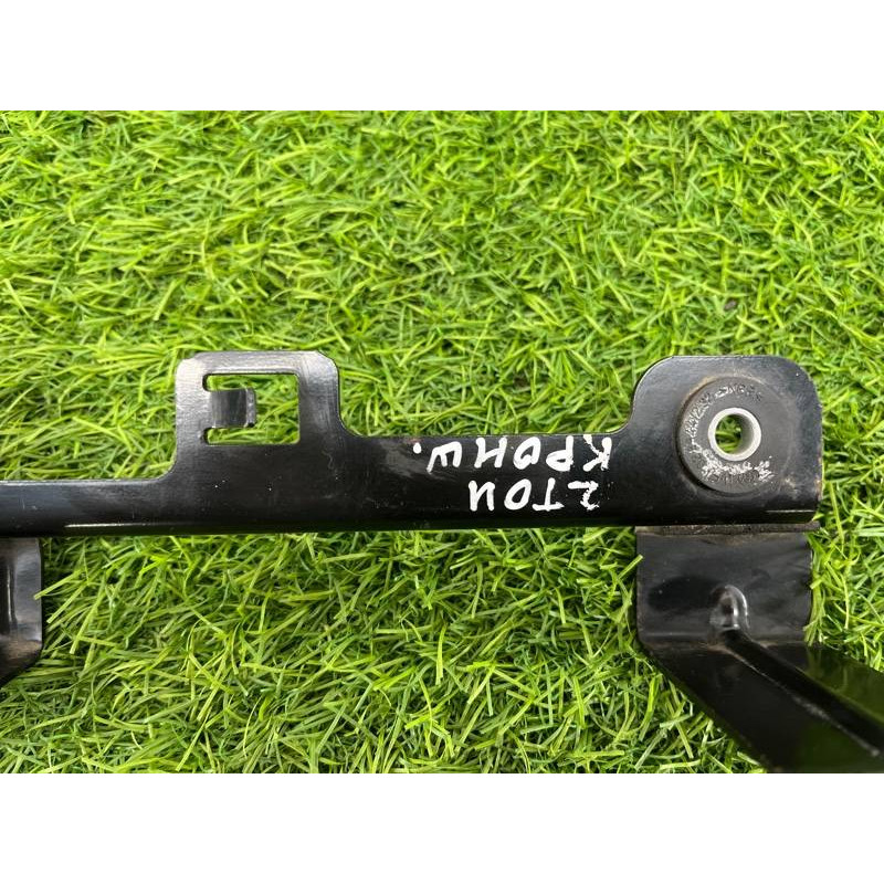 Кронштейн дополнительного насоса ОЖ (кронштейны двигателя) Volkswagen Touareg NF 2013 3.0 TDI CRCA 7P0819545B