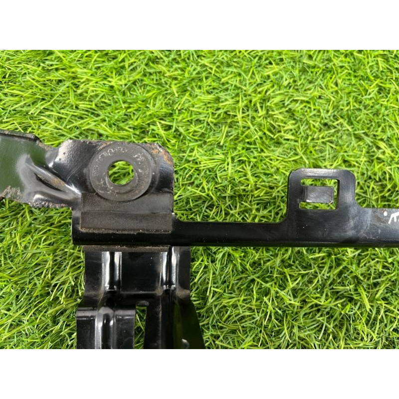 Кронштейн дополнительного насоса ОЖ (кронштейны двигателя) Volkswagen Touareg NF 2013 3.0 TDI CRCA 7P0819545B