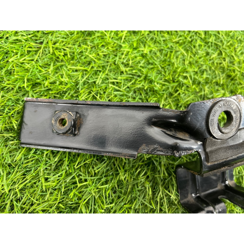 Кронштейн дополнительного насоса ОЖ (кронштейны двигателя) Volkswagen Touareg NF 2013 3.0 TDI CRCA 7P0819545B