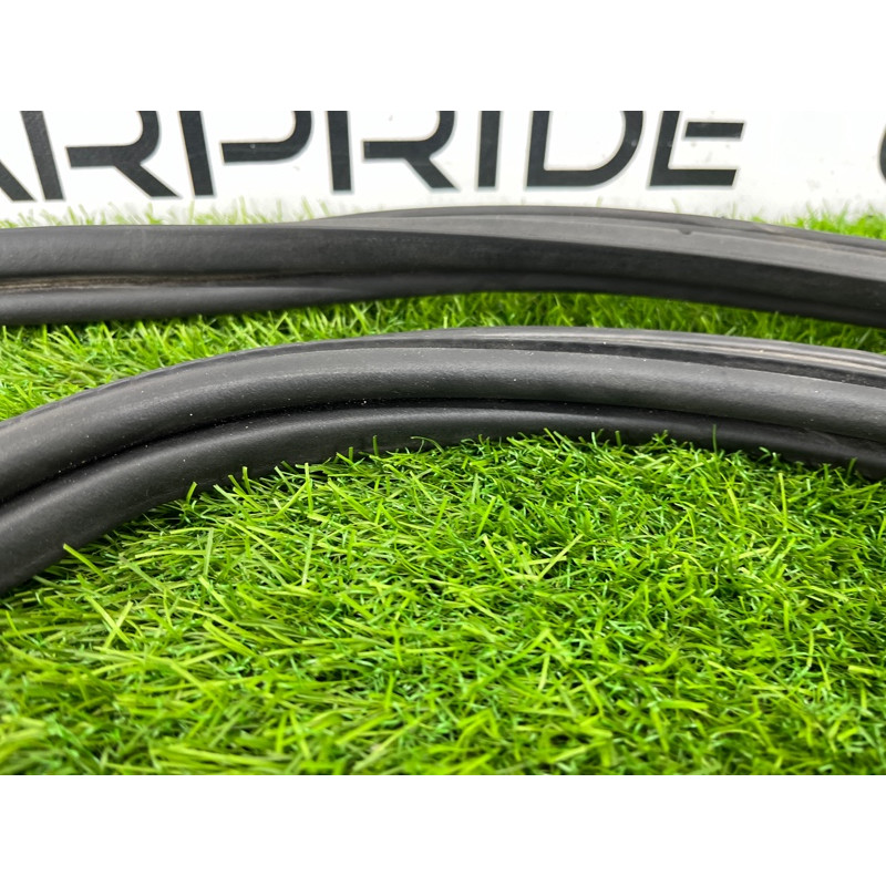 Уплотнитель проема багажника (кузов и элементы) CHEVROLET Volt 1 2012 1.4 22826591