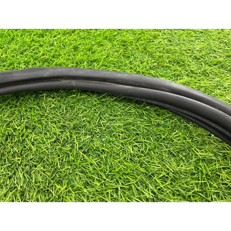 Уплотнитель проема багажника (кузов и элементы) CHEVROLET Volt 1 2012 1.4 22826591