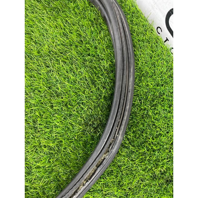 Уплотнитель проема багажника (кузов и элементы) CHEVROLET Volt 1 2012 1.4 22826591