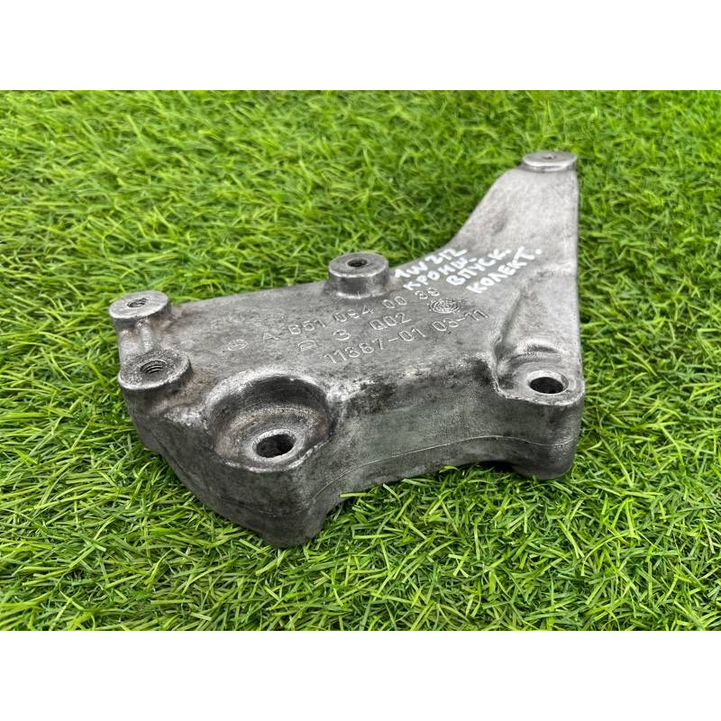 Кронштейн впускного коллектора (кронштейны двигателя) Mercedes-Benz E-class w212 2013 2.2 CDI a6510940039