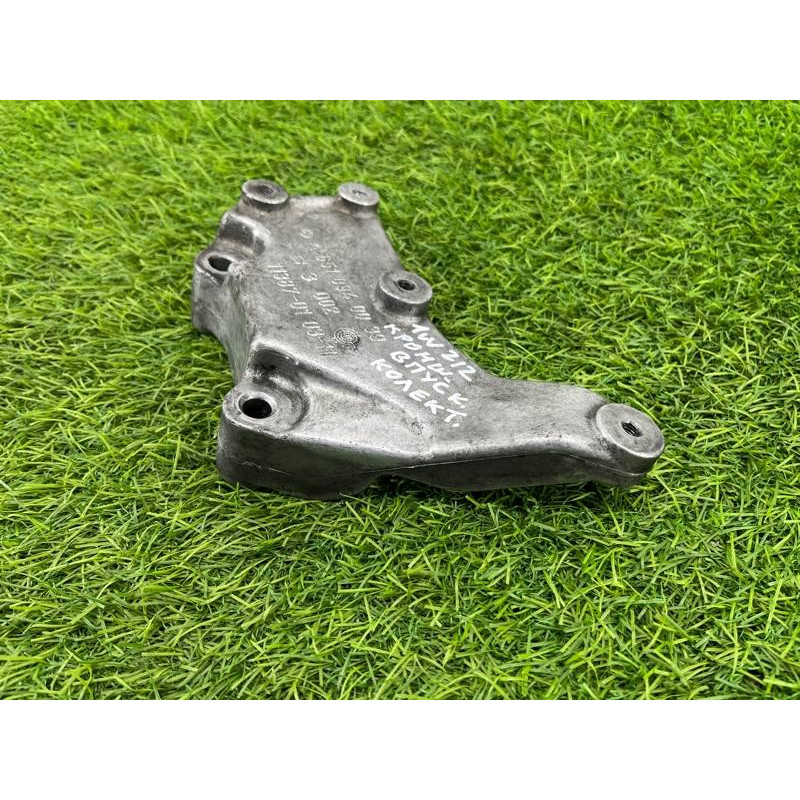 Кронштейн впускного коллектора (кронштейны двигателя) Mercedes-Benz E-class w212 2013 2.2 CDI a6510940039