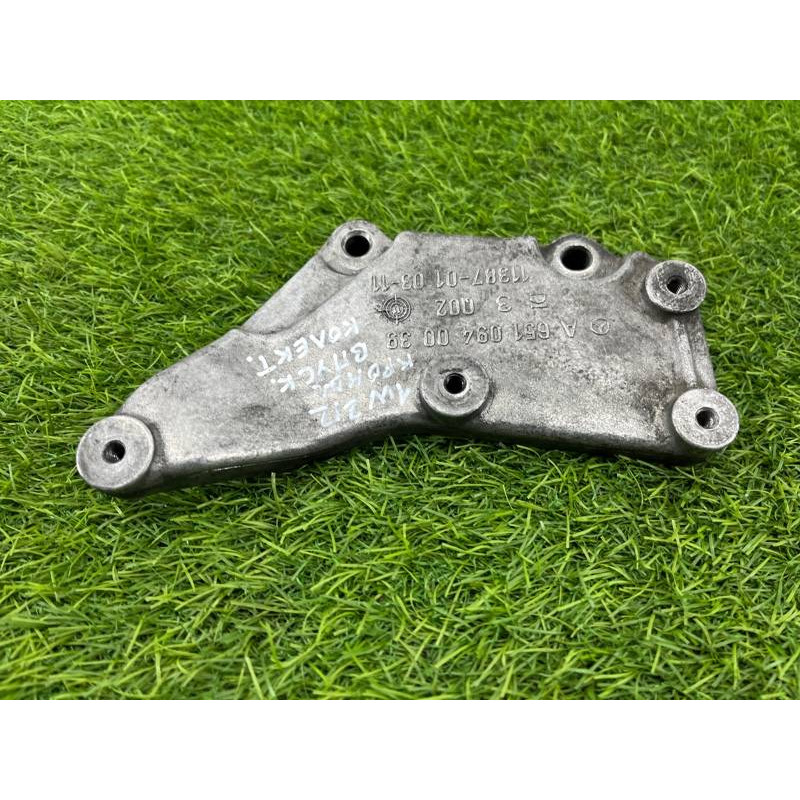 Кронштейн впускного коллектора (кронштейны двигателя) Mercedes-Benz E-class w212 2013 2.2 CDI a6510940039