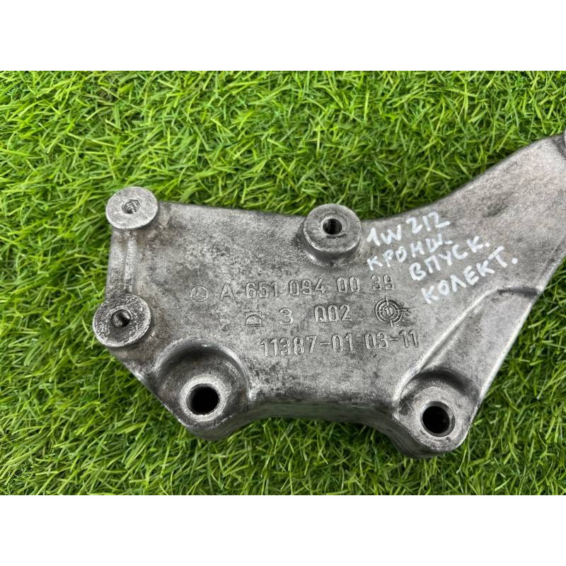 Кронштейн впускного коллектора (кронштейны двигателя) Mercedes-Benz E-class w212 2013 2.2 CDI a6510940039