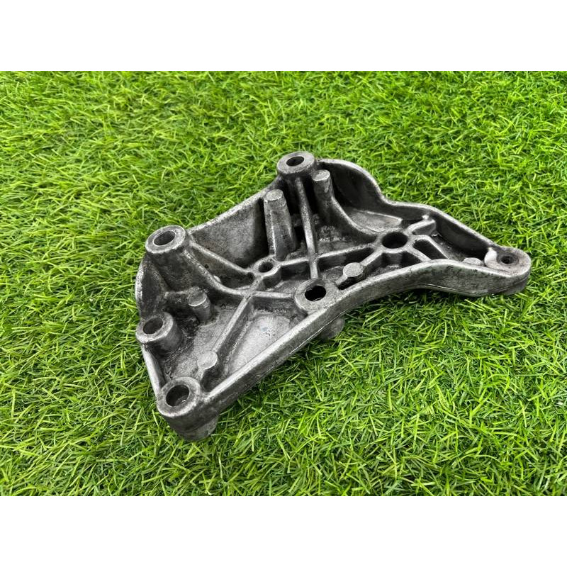 Кронштейн впускного коллектора (кронштейны двигателя) Mercedes-Benz E-class w212 2013 2.2 CDI a6510940039