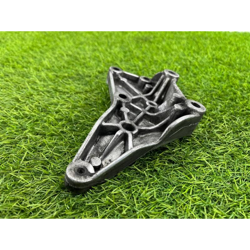 Кронштейн впускного коллектора (кронштейны двигателя) Mercedes-Benz E-class w212 2013 2.2 CDI a6510940039