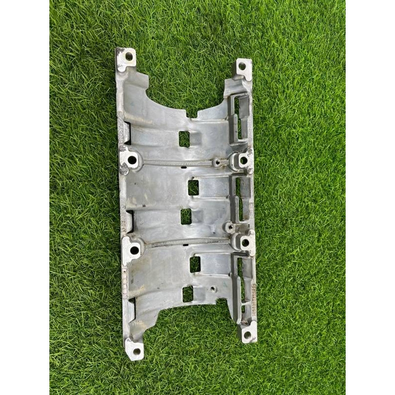 Маслоотражатель (двигатель и элементы) Jeep Grand Cherokee WK2 2018 3.6 68225439ab