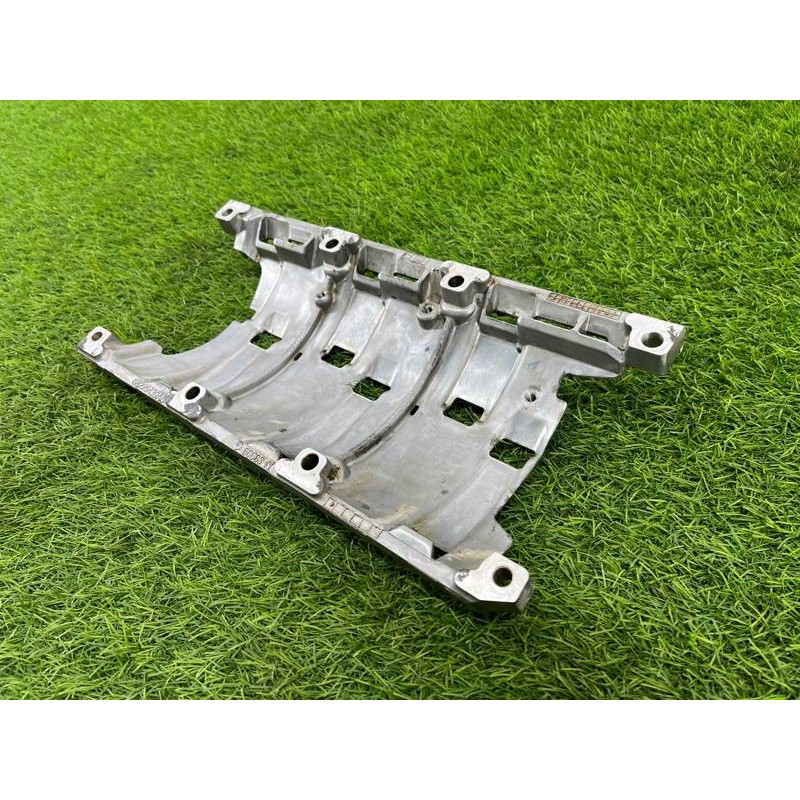 Маслоотражатель (двигатель и элементы) Jeep Grand Cherokee WK2 2018 3.6 68225439ab