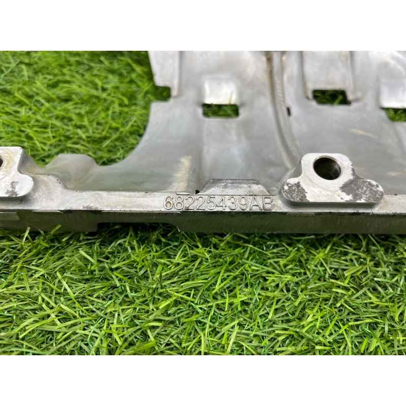 Маслоотражатель (двигатель и элементы) Jeep Grand Cherokee WK2 2018 3.6 68225439ab