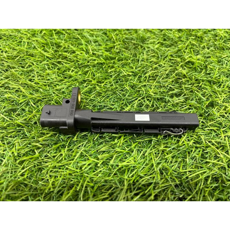 Датчик положения коленвала (электрика двигателя) Volkswagen Touareg NF 2013 3.0 TDI CRCA 059906433J