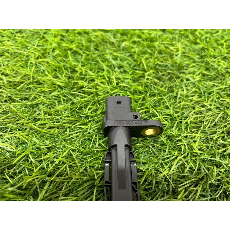 Датчик положения коленвала (электрика двигателя) Volkswagen Touareg NF 2013 3.0 TDI CRCA 059906433J