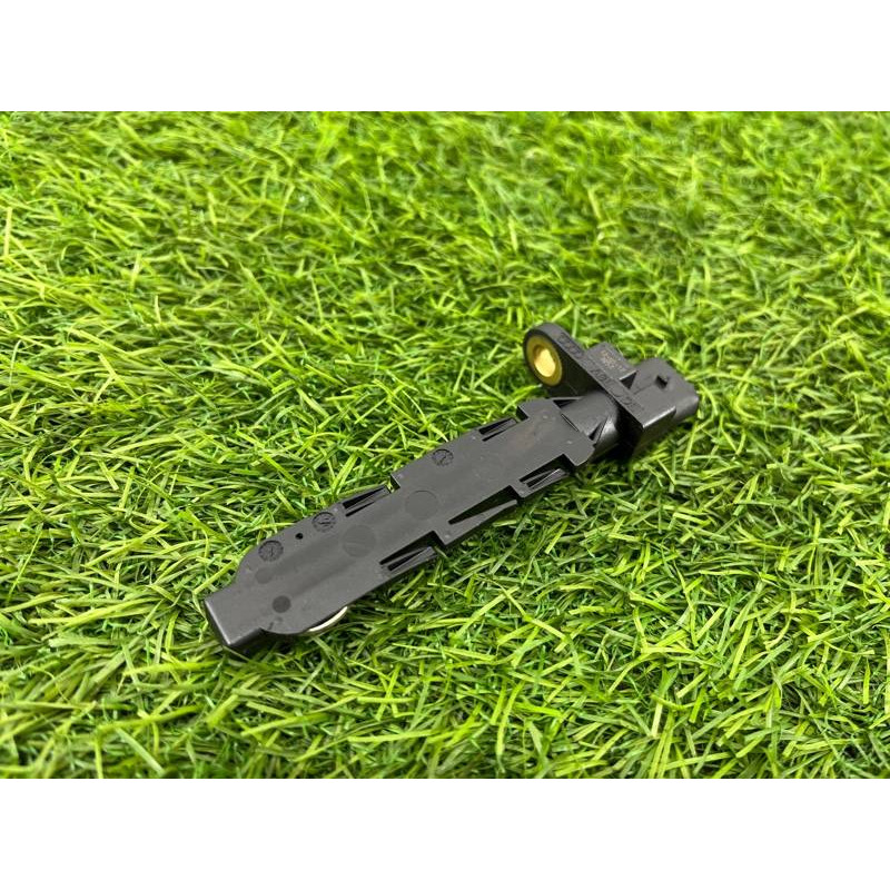 Датчик положения коленвала (электрика двигателя) Volkswagen Touareg NF 2013 3.0 TDI CRCA 059906433J