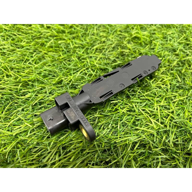 Датчик положения коленвала (электрика двигателя) Volkswagen Touareg NF 2013 3.0 TDI CRCA 059906433J