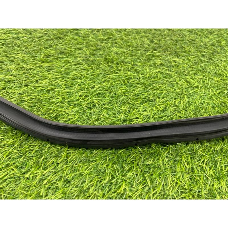 Уплотнитель (кузов и элементы) Hyundai Sonata LF 2015 2.4 83110C1000TRY