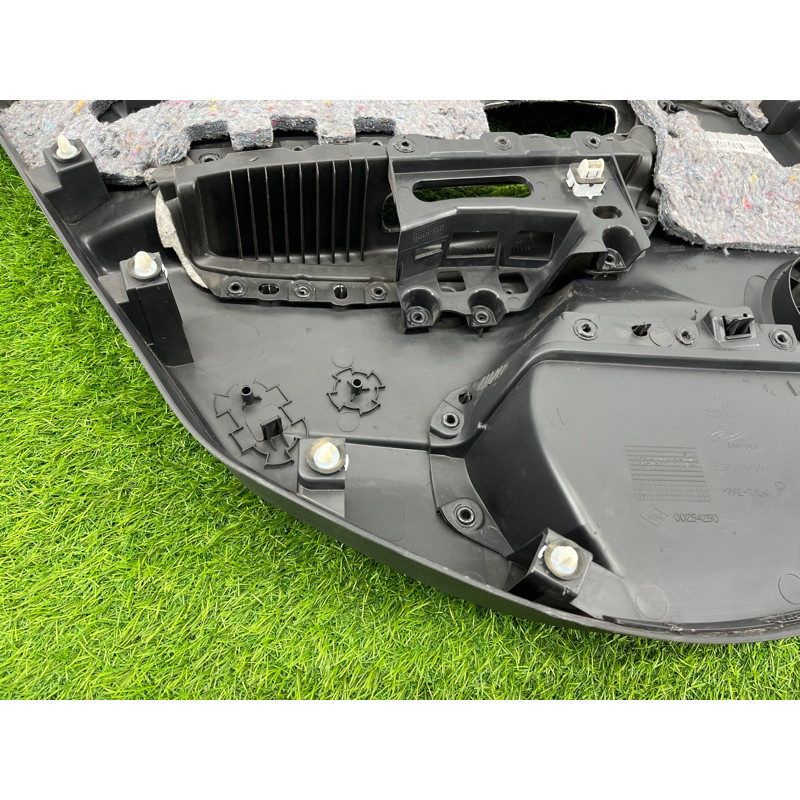 Дверная карта (салон) Renault Megane 3 2011 1,5 dCi (K9K837) 829A00559R