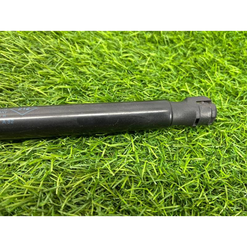 Амортизатор багажника (кузов и элементы) Renault Megane 3 2011 1,5 dCi (K9K837) 844300009r