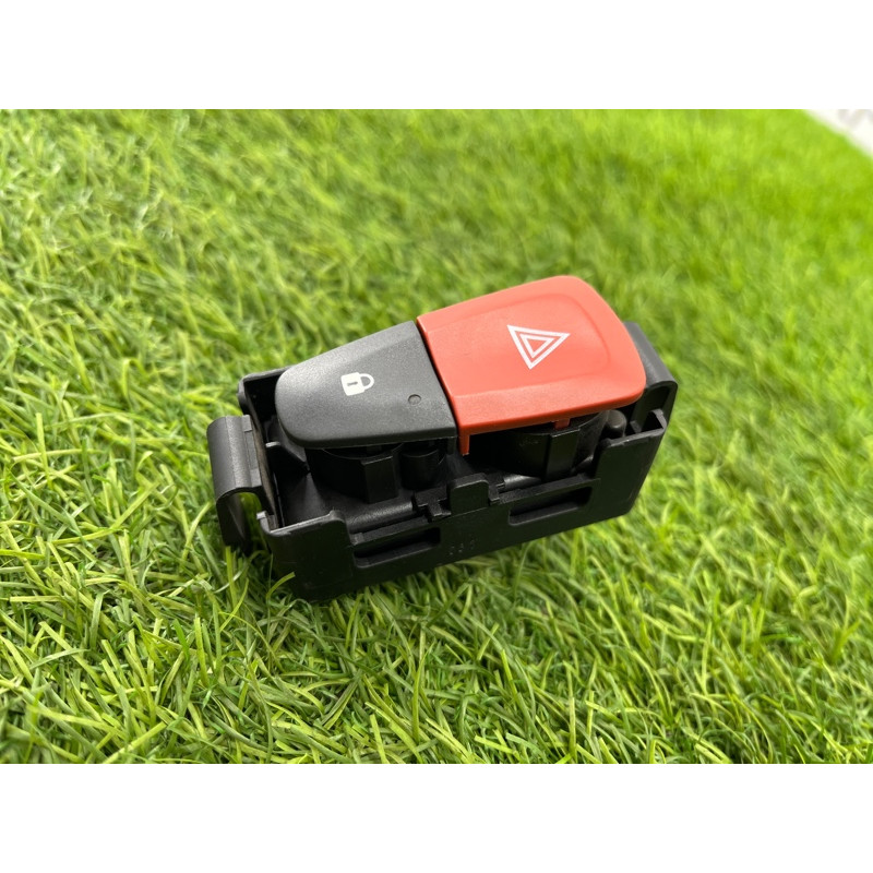 Кнопка аварийной сигнализации (электрика / кнопки) Renault Megane 3 2011 1,5 dCi (K9K837) 252100502R