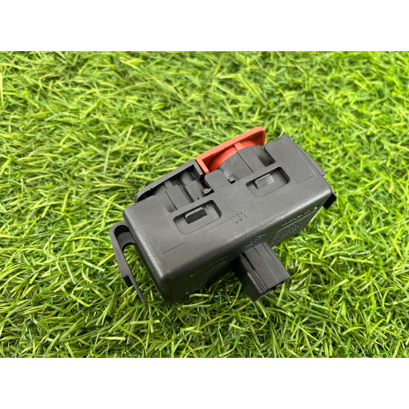 Кнопка аварийной сигнализации (электрика / кнопки) Renault Megane 3 2011 1,5 dCi (K9K837) 252100502R