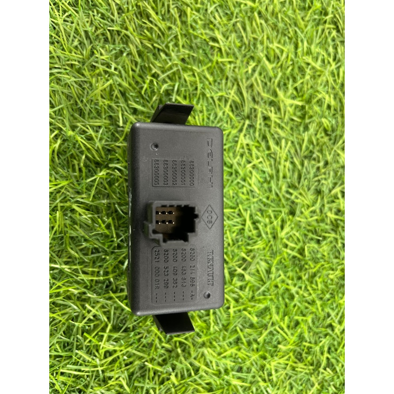 Кнопка аварийной сигнализации (электрика / кнопки) Renault Megane 3 2011 1,5 dCi (K9K837) 252100502R