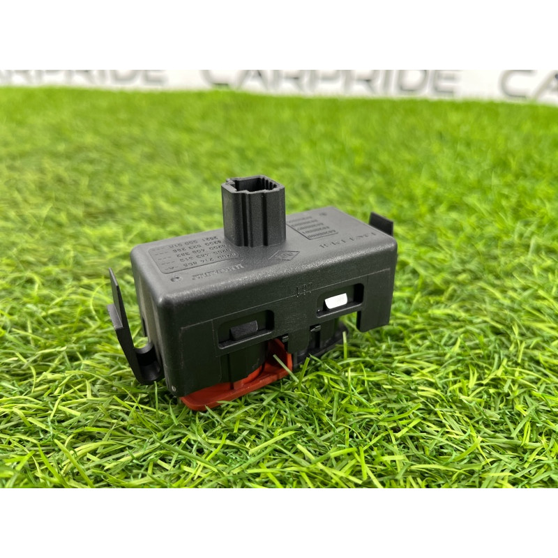 Кнопка аварийной сигнализации (электрика / кнопки) Renault Megane 3 2011 1,5 dCi (K9K837) 252100502R