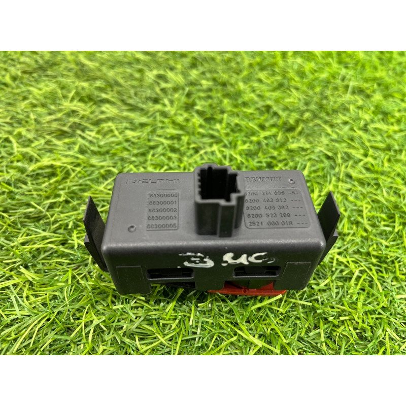 Кнопка аварийной сигнализации (электрика / кнопки) Renault Megane 3 2011 1,5 dCi (K9K837) 252100502R