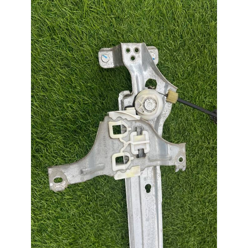 Механизм стеклоподъемника (кузов и элементы) Renault Megane 3 2011 1,5 dCi (K9K837) 827200008R