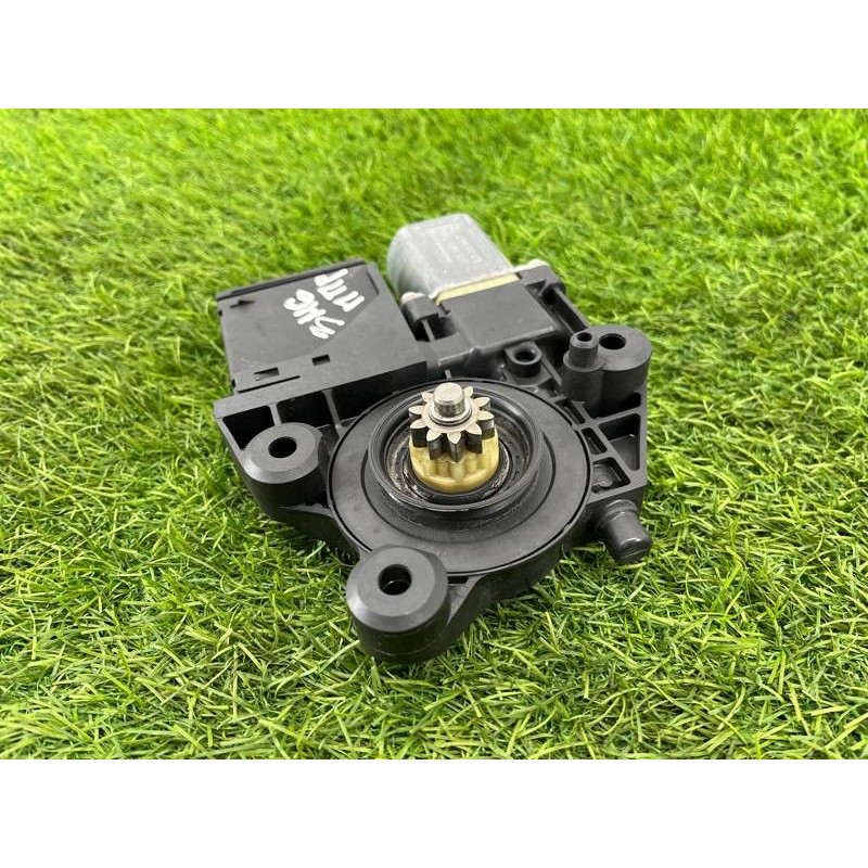 Мотор стеклоподъемника (электрика) Renault Megane 3 2011 1,5 dCi (K9K837) 807301396R