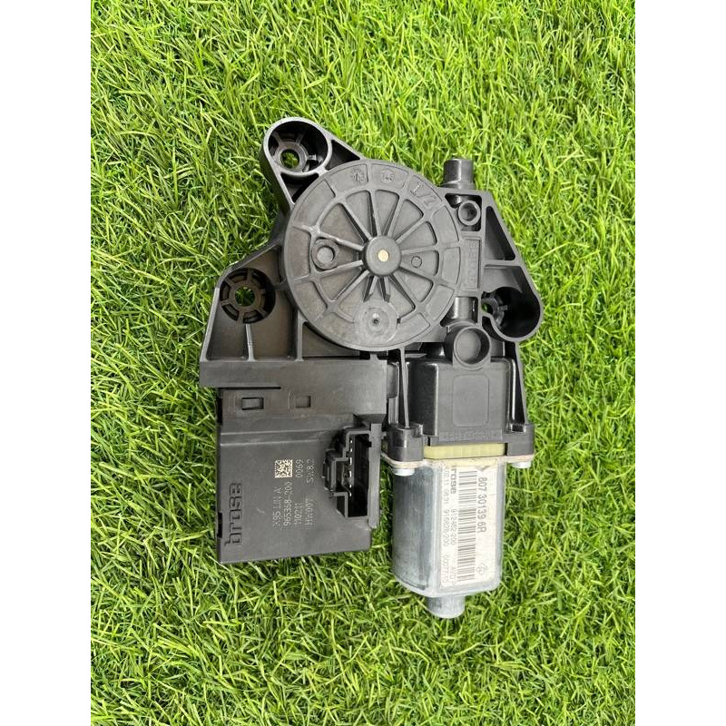 Мотор стеклоподъемника (электрика) Renault Megane 3 2011 1,5 dCi (K9K837) 807301396R