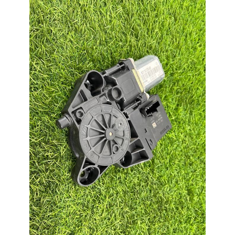 Мотор стеклоподъемника (электрика) Renault Megane 3 2011 1,5 dCi (K9K837) 807301396R