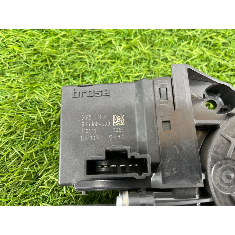 Мотор стеклоподъемника (электрика) Renault Megane 3 2011 1,5 dCi (K9K837) 807301396R