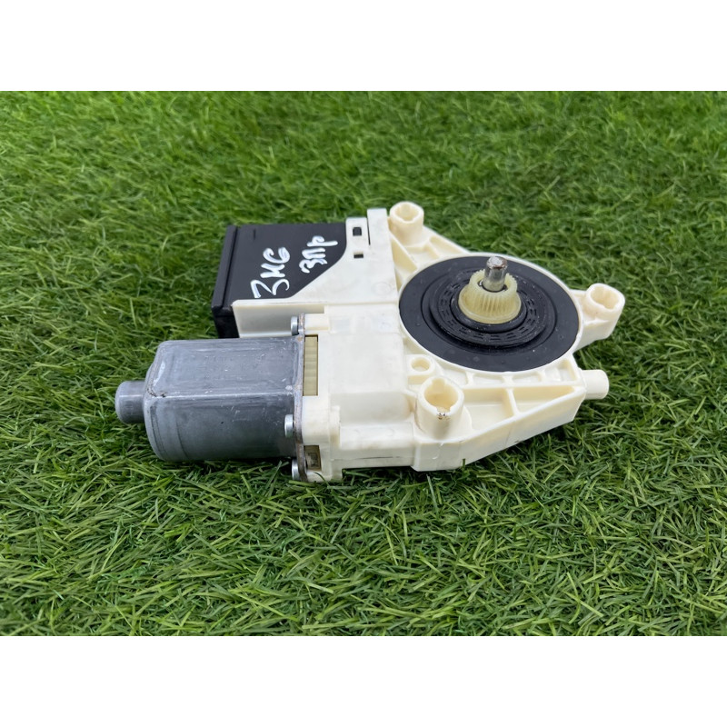 Мотор стеклоподъемника (электрика) Renault Megane 3 2011 1,5 dCi (K9K837) 827306548r