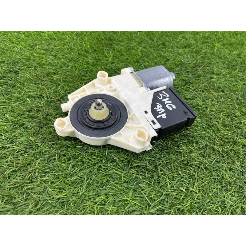 Мотор стеклоподъемника (электрика) Renault Megane 3 2011 1,5 dCi (K9K837) 827306548r