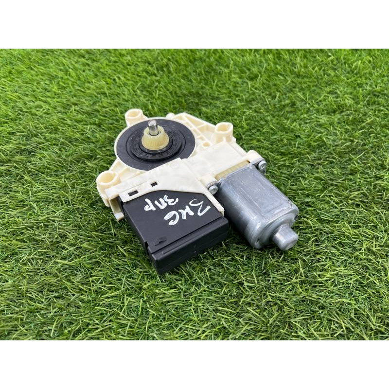 Мотор стеклоподъемника (электрика) Renault Megane 3 2011 1,5 dCi (K9K837) 827306548r