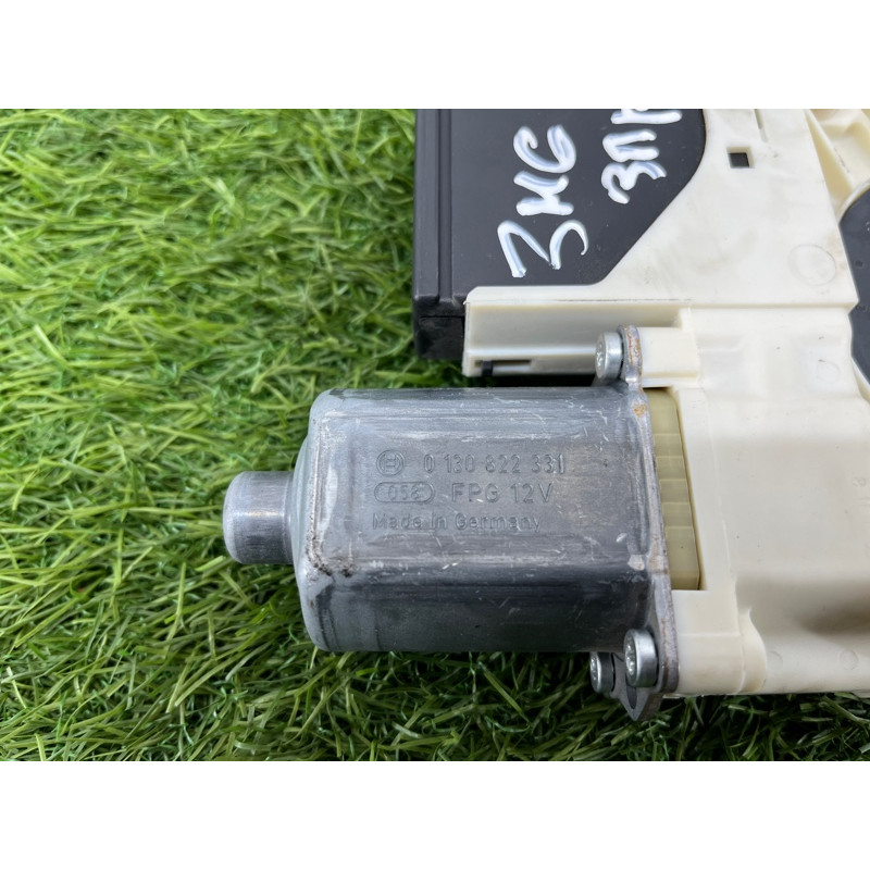 Мотор стеклоподъемника (электрика) Renault Megane 3 2011 1,5 dCi (K9K837) 827306548r