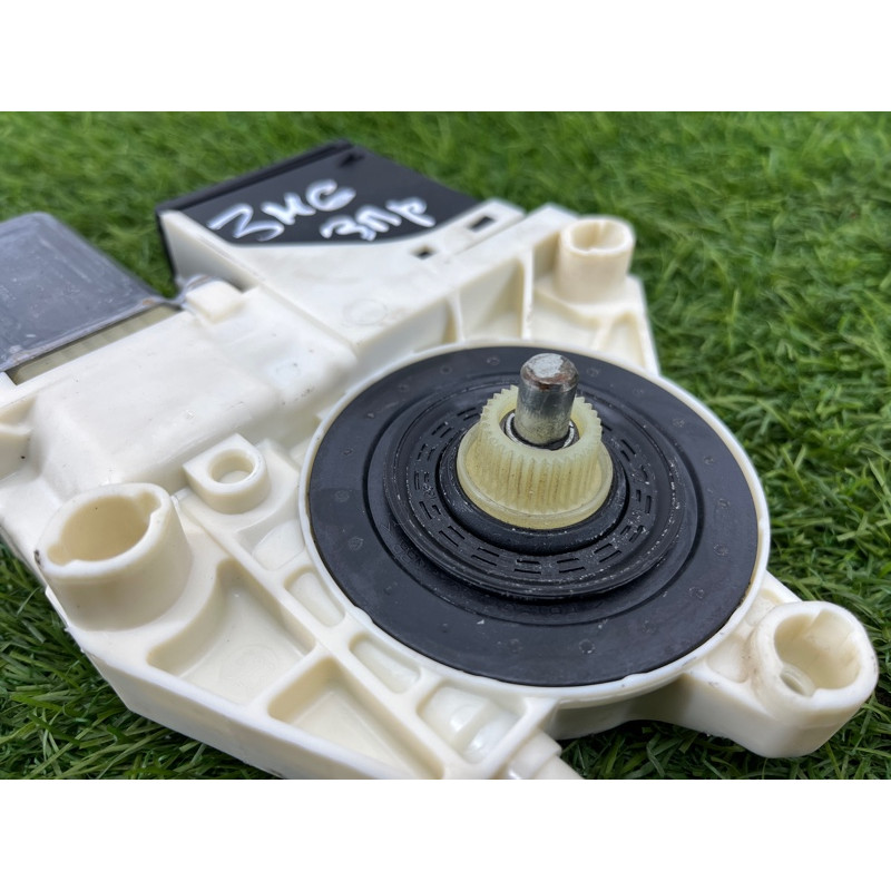 Мотор стеклоподъемника (электрика) Renault Megane 3 2011 1,5 dCi (K9K837) 827306548r