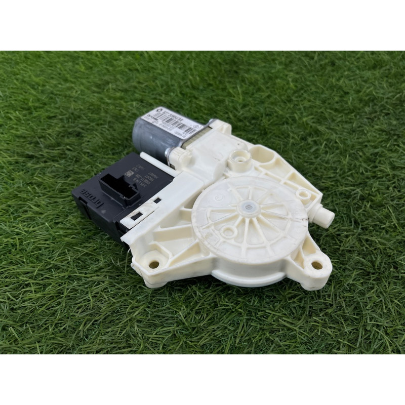 Мотор стеклоподъемника (электрика) Renault Megane 3 2011 1,5 dCi (K9K837) 827306548r