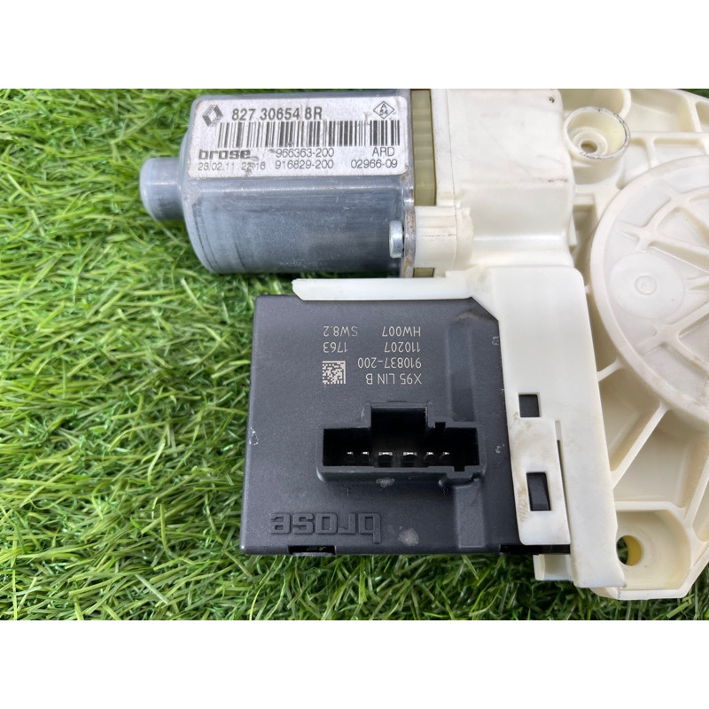 Мотор стеклоподъемника (электрика) Renault Megane 3 2011 1,5 dCi (K9K837) 827306548r