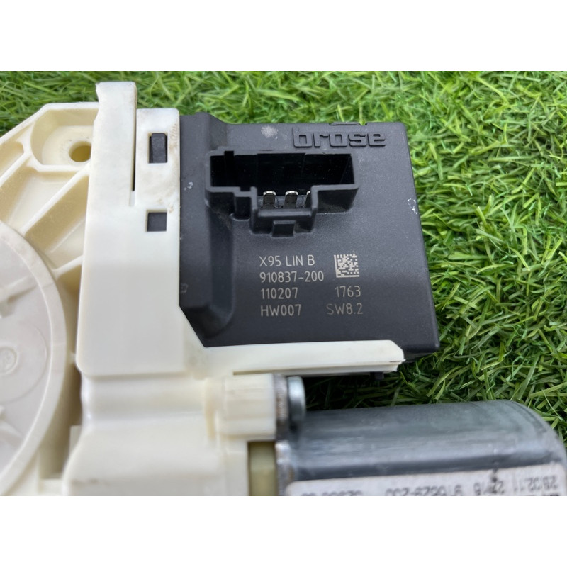 Мотор стеклоподъемника (электрика) Renault Megane 3 2011 1,5 dCi (K9K837) 827306548r