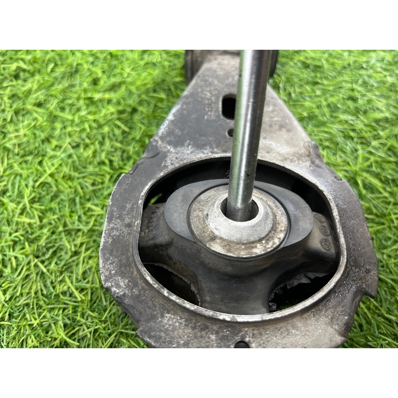 Подушка двигателя (двигатель и элементы) Renault Megane 3 2011 1,5 dCi (K9K837) 113560009R