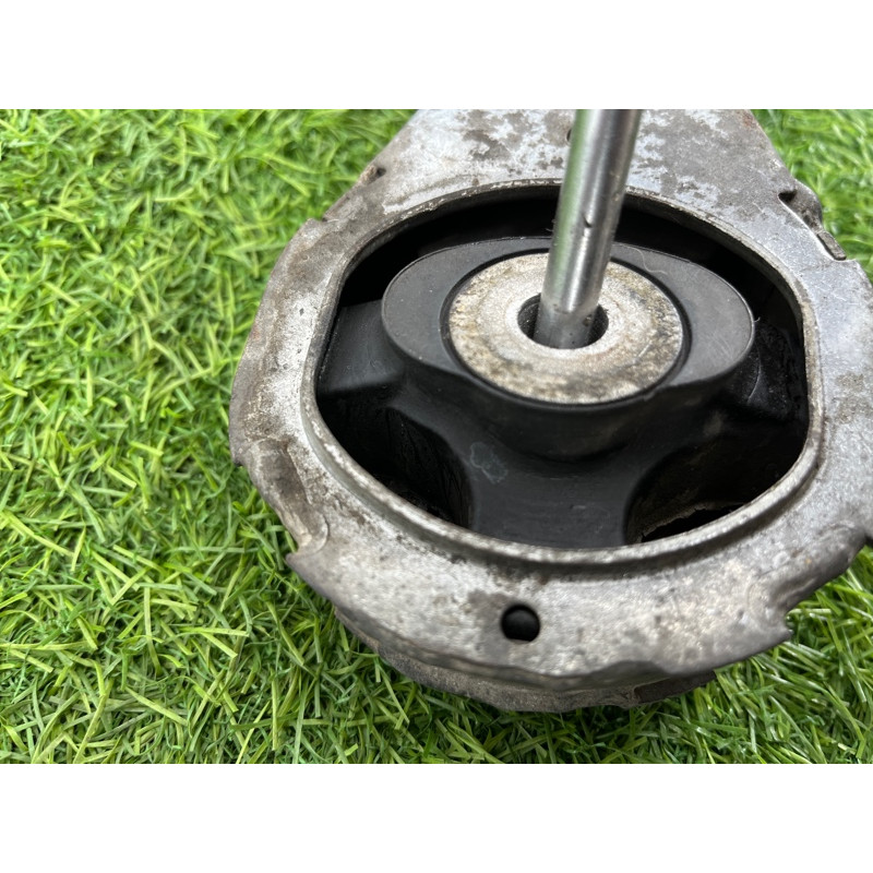 Подушка двигателя (двигатель и элементы) Renault Megane 3 2011 1,5 dCi (K9K837) 113560009R