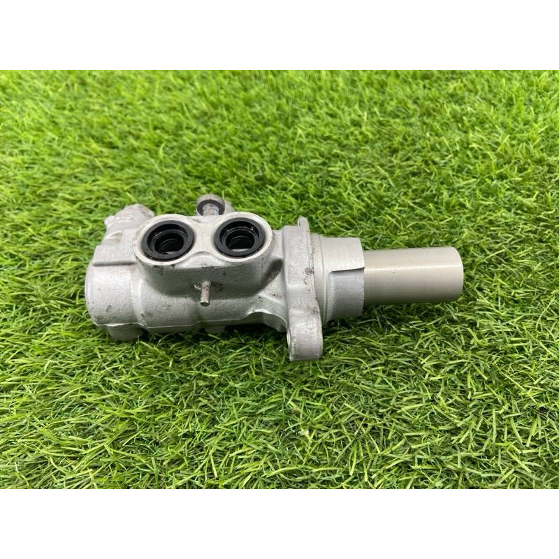 Главный тормозной цилиндр (тормозная система) FORD Focus MK3 2015 2.0 ev612140p