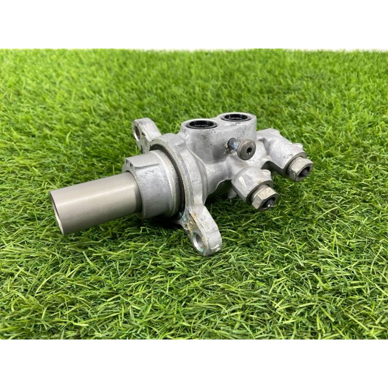 Главный тормозной цилиндр (тормозная система) FORD Focus MK3 2015 2.0 ev612140p