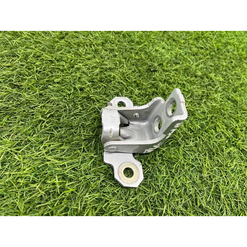 Петля двери (кузов и элементы) Renault Megane 3 2011 1,5 dCi (K9K837) 804010018R