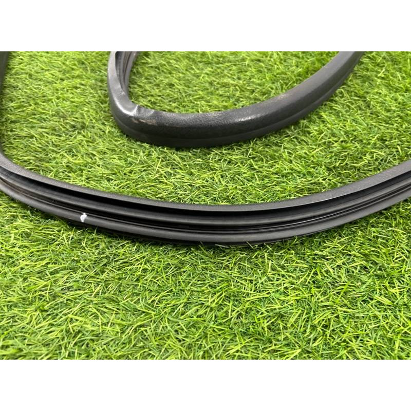 Уплотнитель проема двери (кузов и элементы) Renault Megane 3 2011 1,5 dCi (K9K837) 769240015R