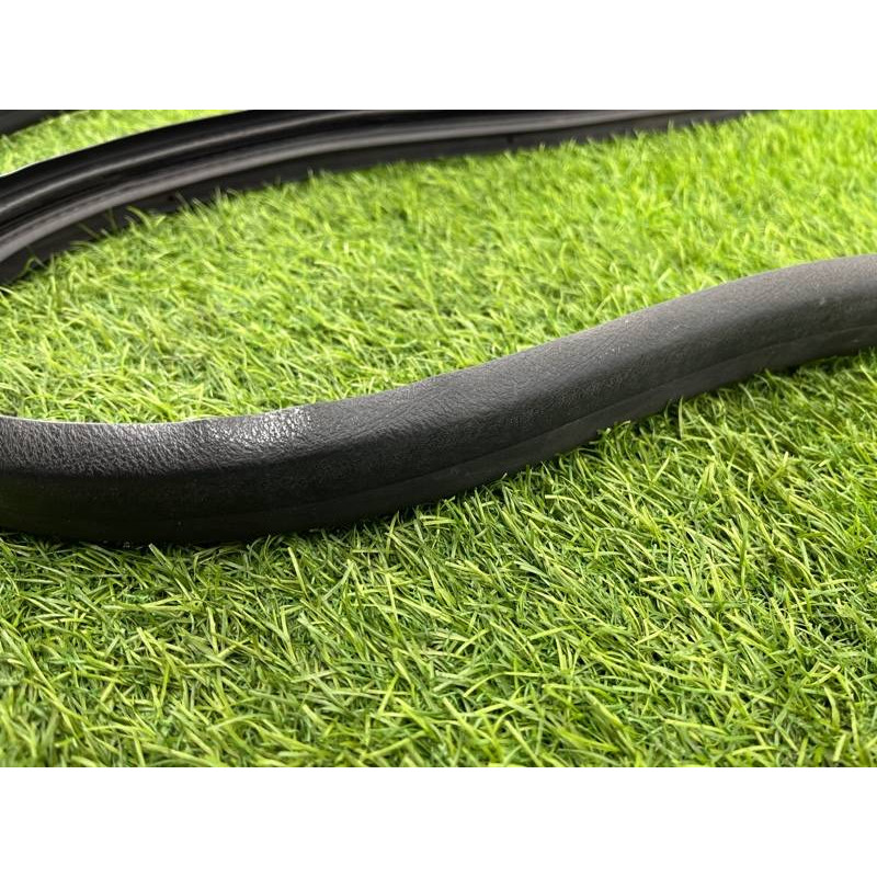 Уплотнитель проема двери (кузов и элементы) Renault Megane 3 2011 1,5 dCi (K9K837) 769240015R