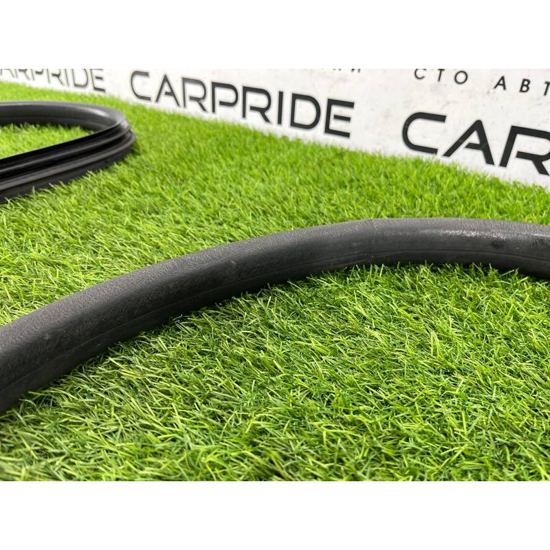 Уплотнитель проема двери (кузов и элементы) Renault Megane 3 2011 1,5 dCi (K9K837) 769240015R